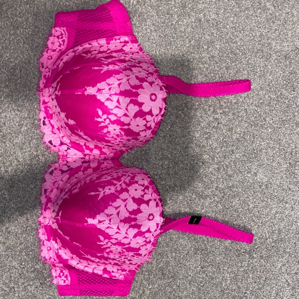 BRAND NEW VS bra